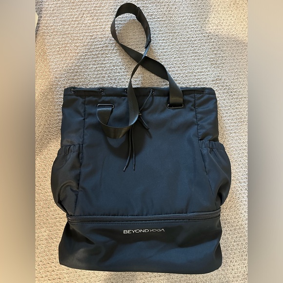 Beyond Yoga Convertible Gym Bag Backpack Black - Picture 6 of 8